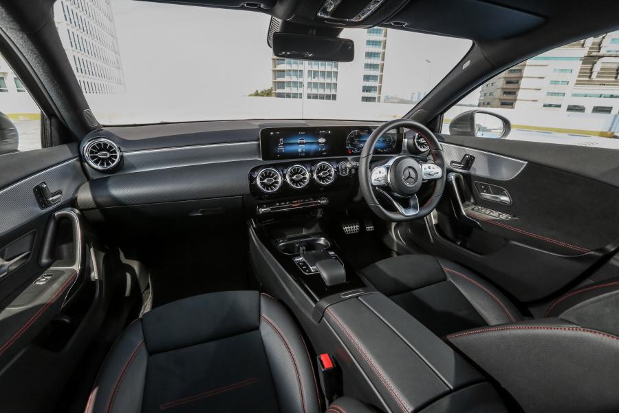 Торпедо Mercedes-Benz A250 AMG Line (W177) 2018 года  (MY) (фото 17 из 24)